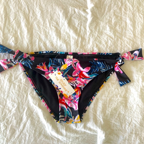 Two piece Bikini set Floral multicolor Size M New. Brand: My Charmo - Picture 9 of 11